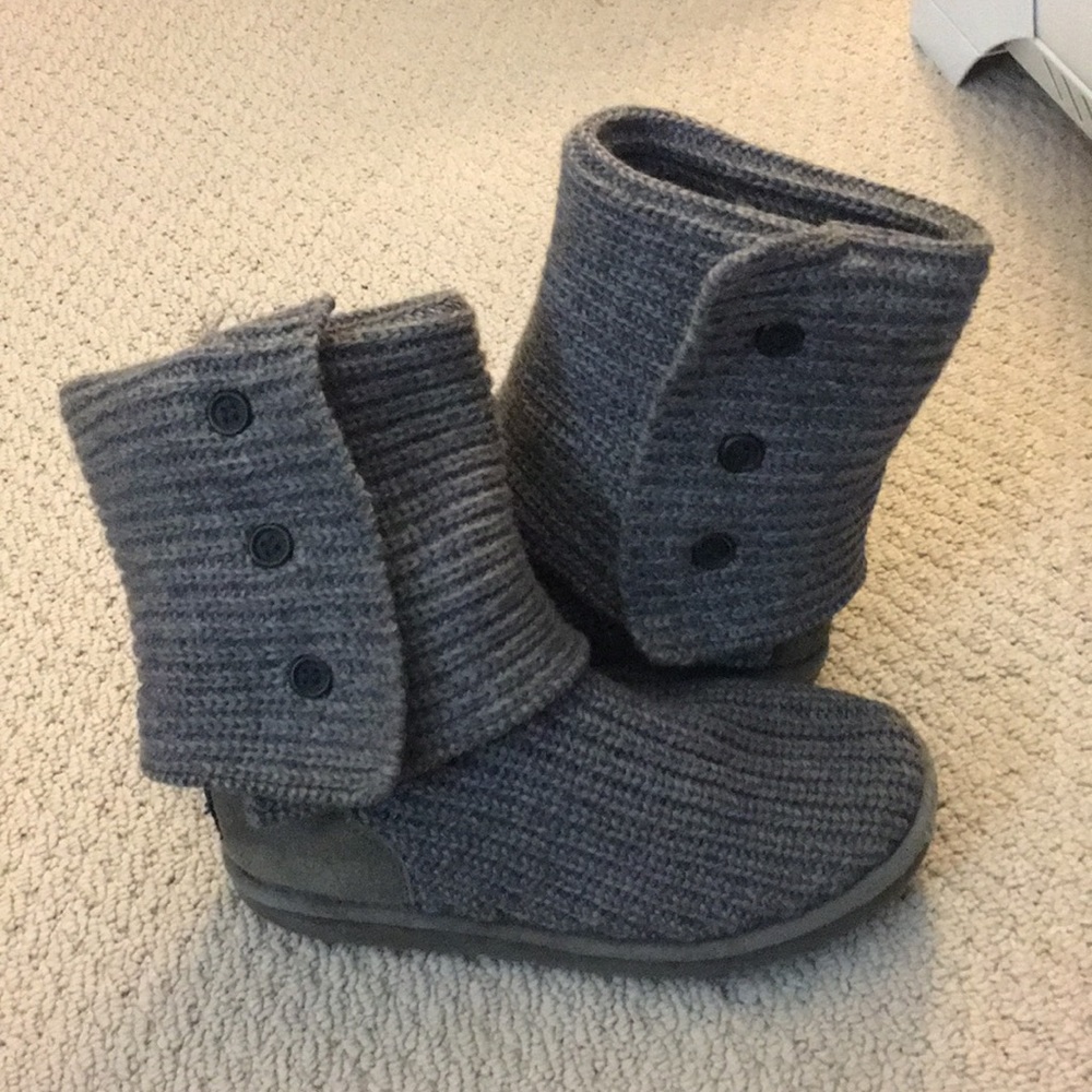 Gray sweater Uggs!